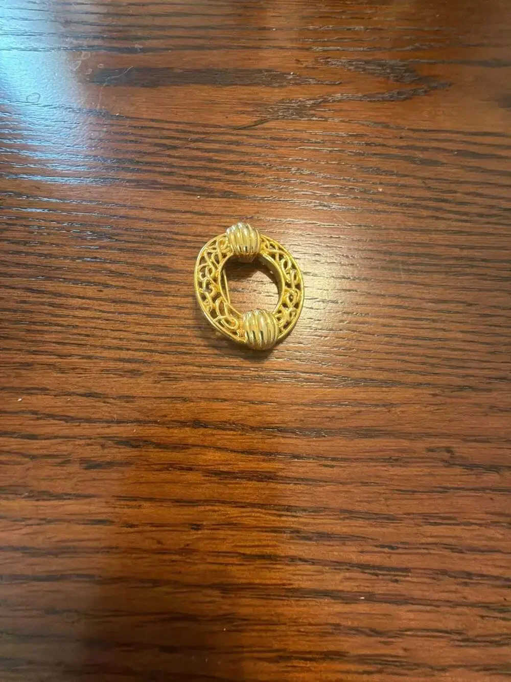 Vintage Gold Tone Oval Filigree Brooch with Ribbed Accents